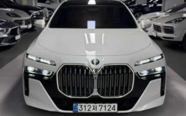 현기중고차 7시리즈 (G70) 740i xDrive M 스포츠 매물 사진 2 - 2025/10 18,704km